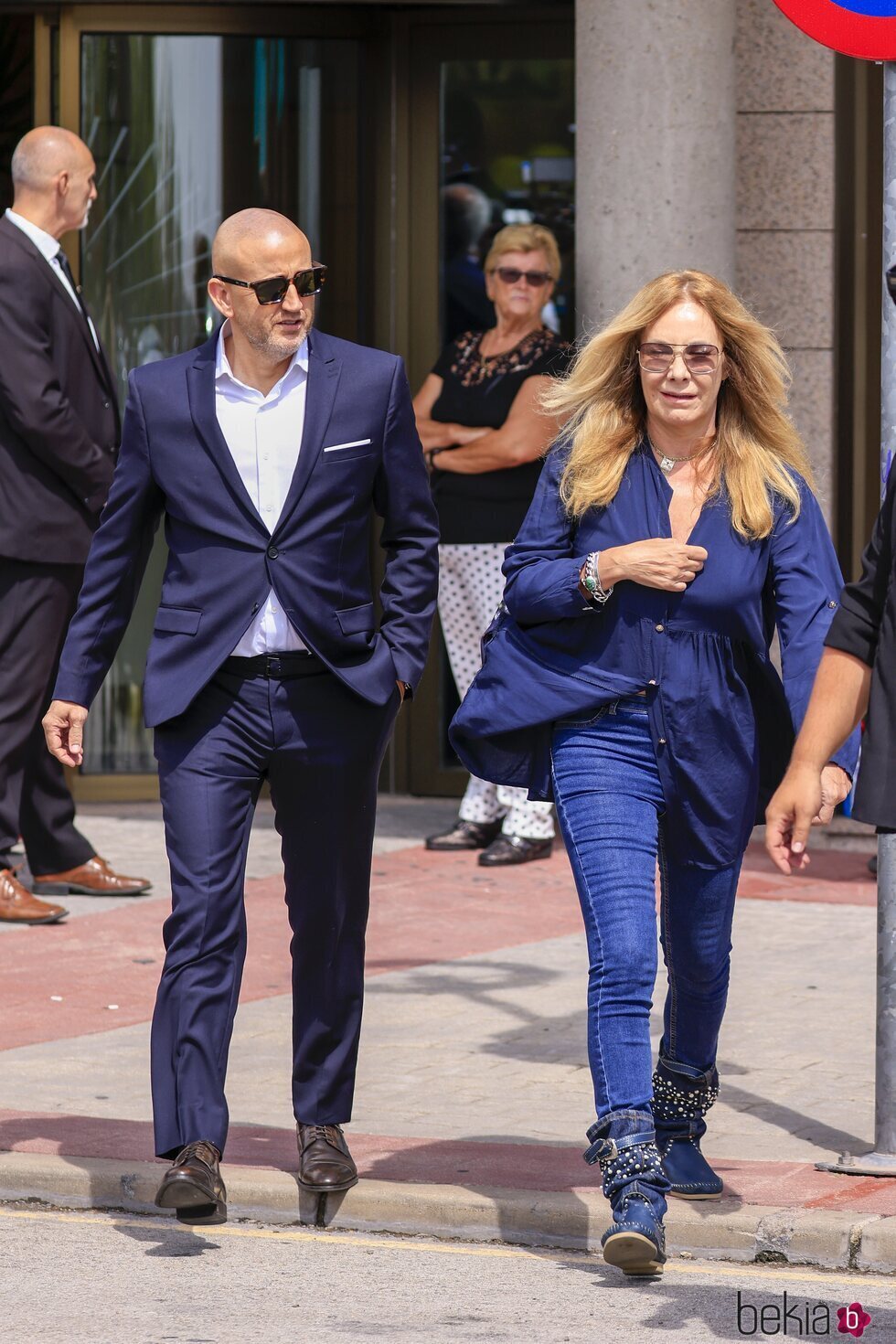 Belén Rodríguez y Gustavo en el tanatorio de María Teresa Campos