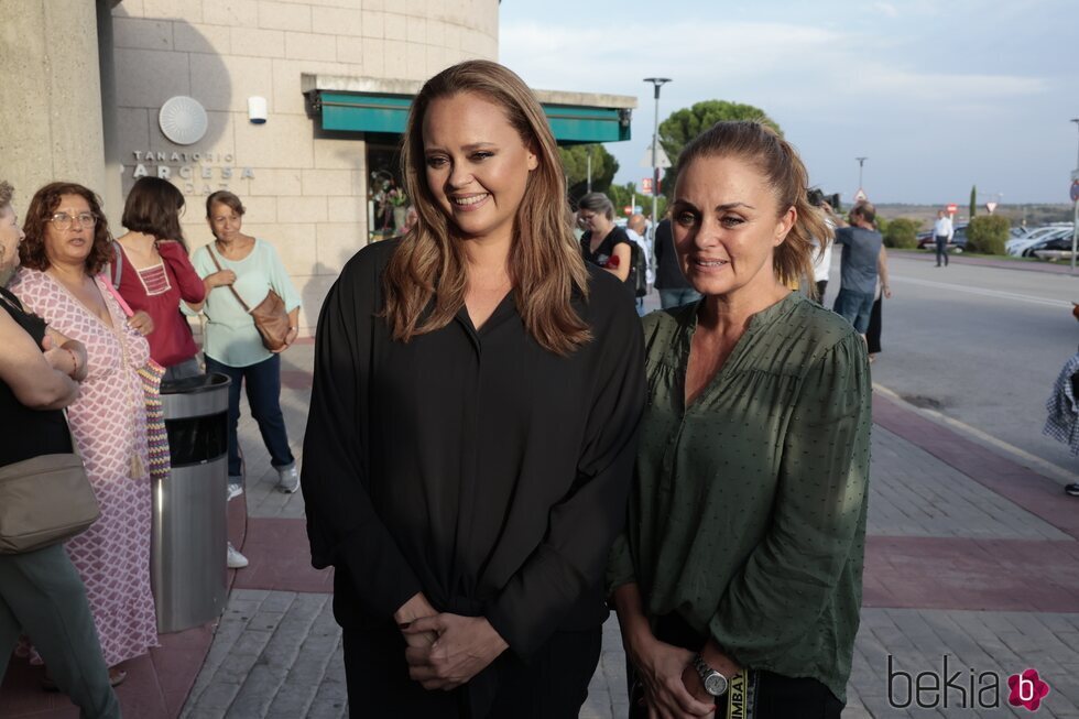 Shaila Dúrcal y Carmen Morales en el tanatorio para dar el último adiós a María Teresa Campos