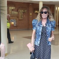 Lara Dibildos en el tanatorio para dar el último adiós a María Teresa Campos