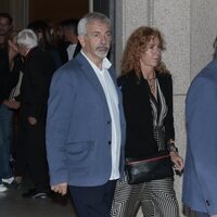 Carlos Sobera y su mujer en el tanatorio para dar el último adiós a María Teresa Campos