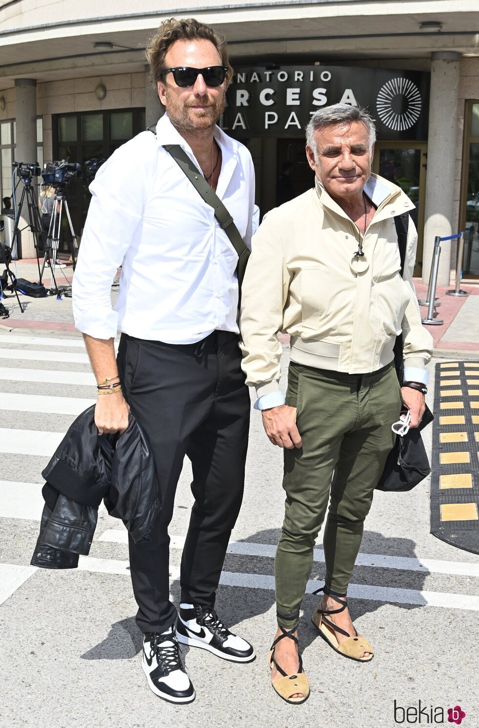 Raúl Prieto y Joaquín Torres en el tanatorio para dar el último adiós a María Teresa Campos