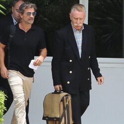 Rodolfo Sancho y Marcos García Montes saliendo de la prisión de Koh Samui