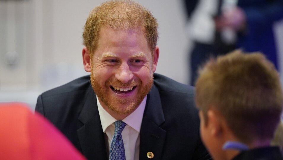 El Príncipe Harry, muy sonriente en los Premios WellChild 2023 en Londres