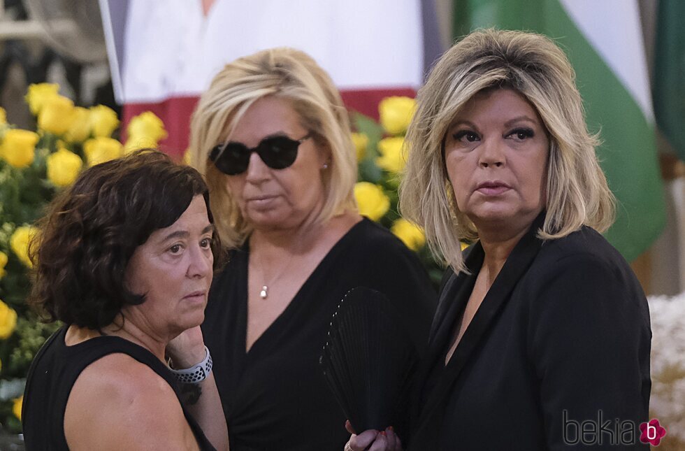 Carmen Borrego y Terelu Campos en el funeral de María Teresa Campos en Málaga