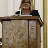 Terelu Campos dando un discurso en el funeral de María Teresa Campos en Málaga