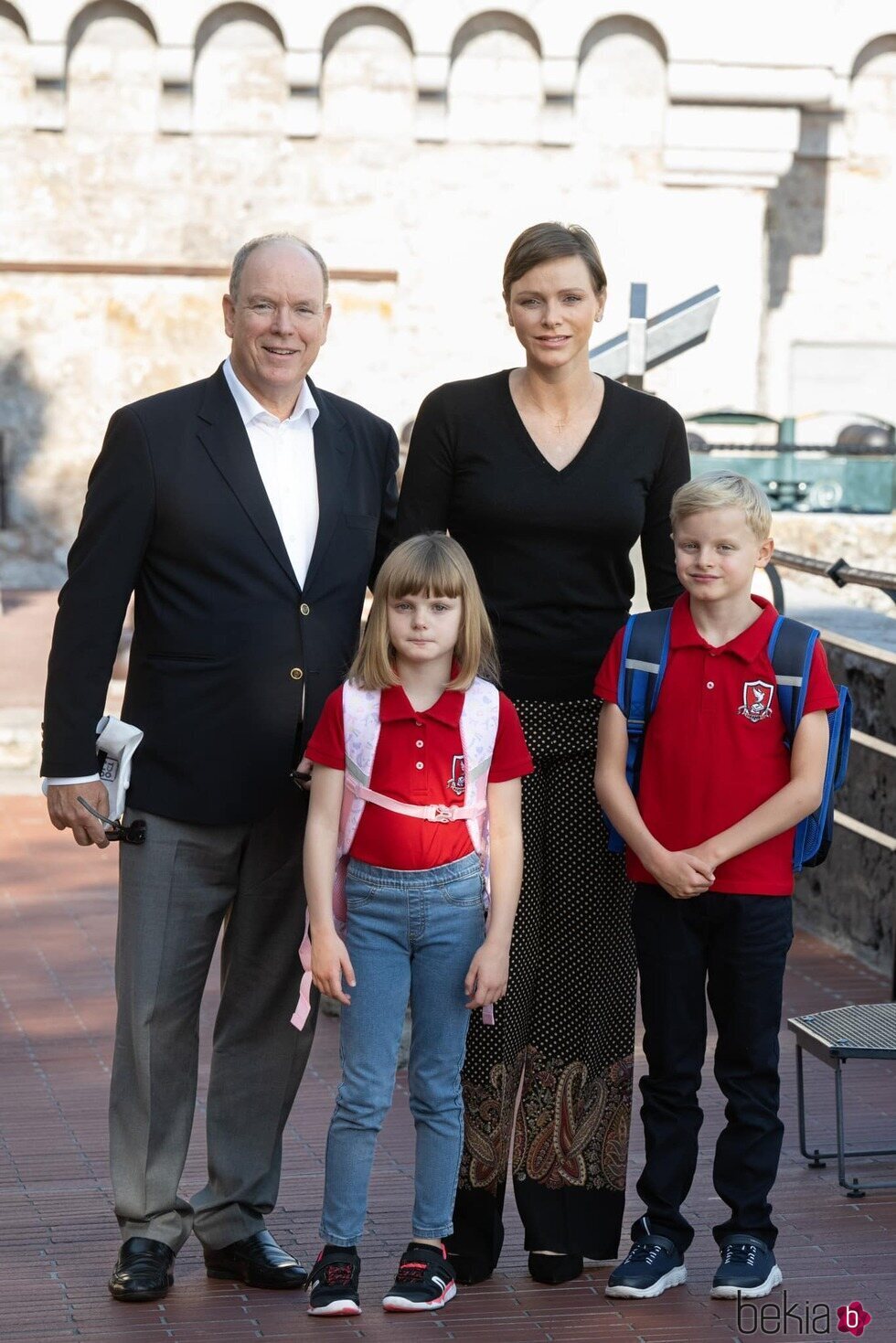 Jacques y Gabriella de Mónaco con sus padres Alberto y Charlene de Mónaco en la vuelta al cole 2023