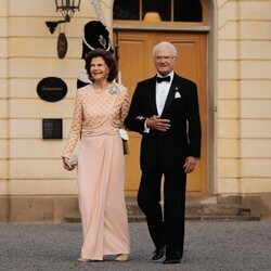 Carlos Gustavo y Silvia de Suecia en la ópera por el Jubileo de Carlos Gustavo de Suecia