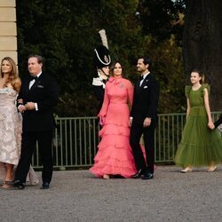 Magdalena de Suecia y Chris O'Neill, Carlos Felipe y Sofia de Suecia y Estelle y Oscar de Suecia en la ópera por el Jubileo de Carlos Gustavo de Suecia