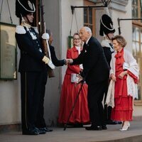 Harald y Sonia de Noruega en la ópera por el Jubileo de Carlos Gustavo de Suecia