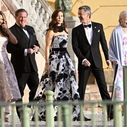 Margarita de Dinamarca, Federico y Mary de Dinamarca y Magdalena de Suecia y Chris O'Neill en la ópera por el Jubileo de Carlos Gustavo de Suecia