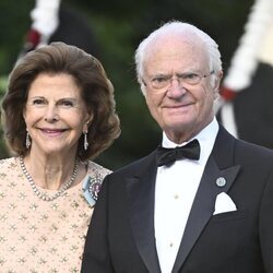 Los Reyes Carlos Gustavo y Silvia de Suecia en la ópera por el Jubileo de Carlos Gustavo de Suecia