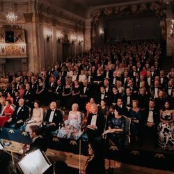 Los invitados a la ópera celebrada en el Palacio de Drottningholm por el Jubileo de Carlos Gustavo de Suecia