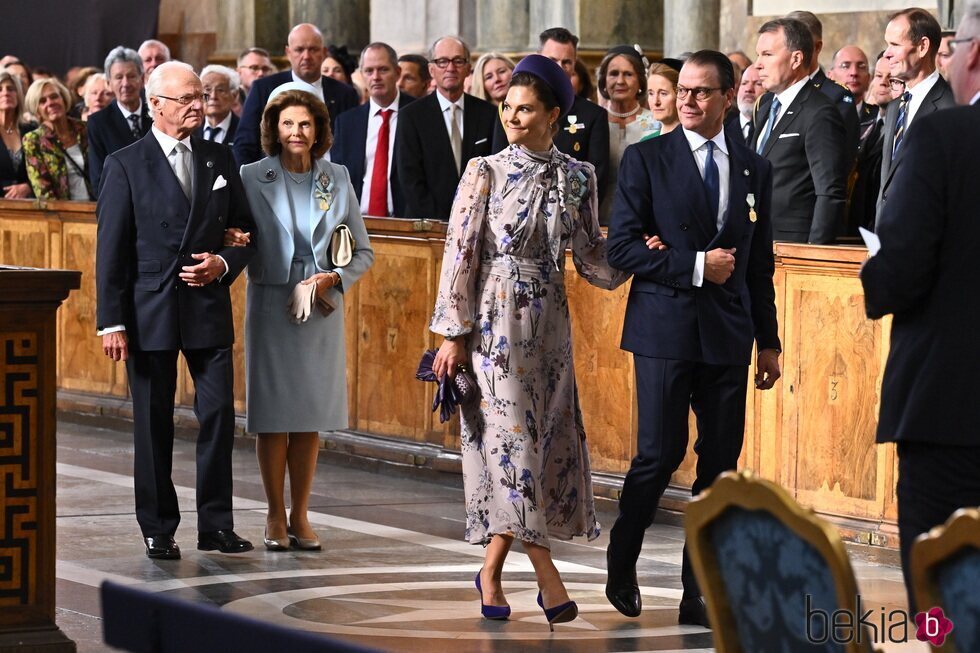 Carlos Gustavo y Silvia de Suecia y Victoria y Daniel de Suecia en el Te Deum por el Jubileo de Carlos Gustavo de Suecia