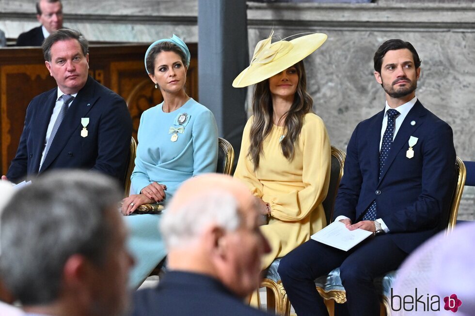 Carlos Felipe y Sofia de Suecia y Magdalena de Suecia y Chris O'Neill en el Te Deum por el Jubileo de Carlos Gustavo de Suecia