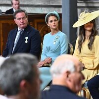 Carlos Felipe y Sofia de Suecia y Magdalena de Suecia y Chris O'Neill en el Te Deum por el Jubileo de Carlos Gustavo de Suecia