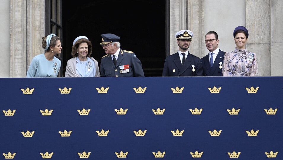 Carlos Gustavo y Silvia de Suecia con sus hijos y Daniel de Suecia en el Jubileo de Carlos Gustavo de Suecia