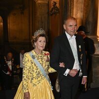 Sonia de Noruega con la Tiara de Esmeraldas en la cena por el Jubileo de Carlos Gustavo de Suecia