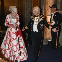 Carlos Gustavo de Suecia, muy cortés con Margarita de Dinamarca en la cena por el Jubileo de Carlos Gustavo de Suecia