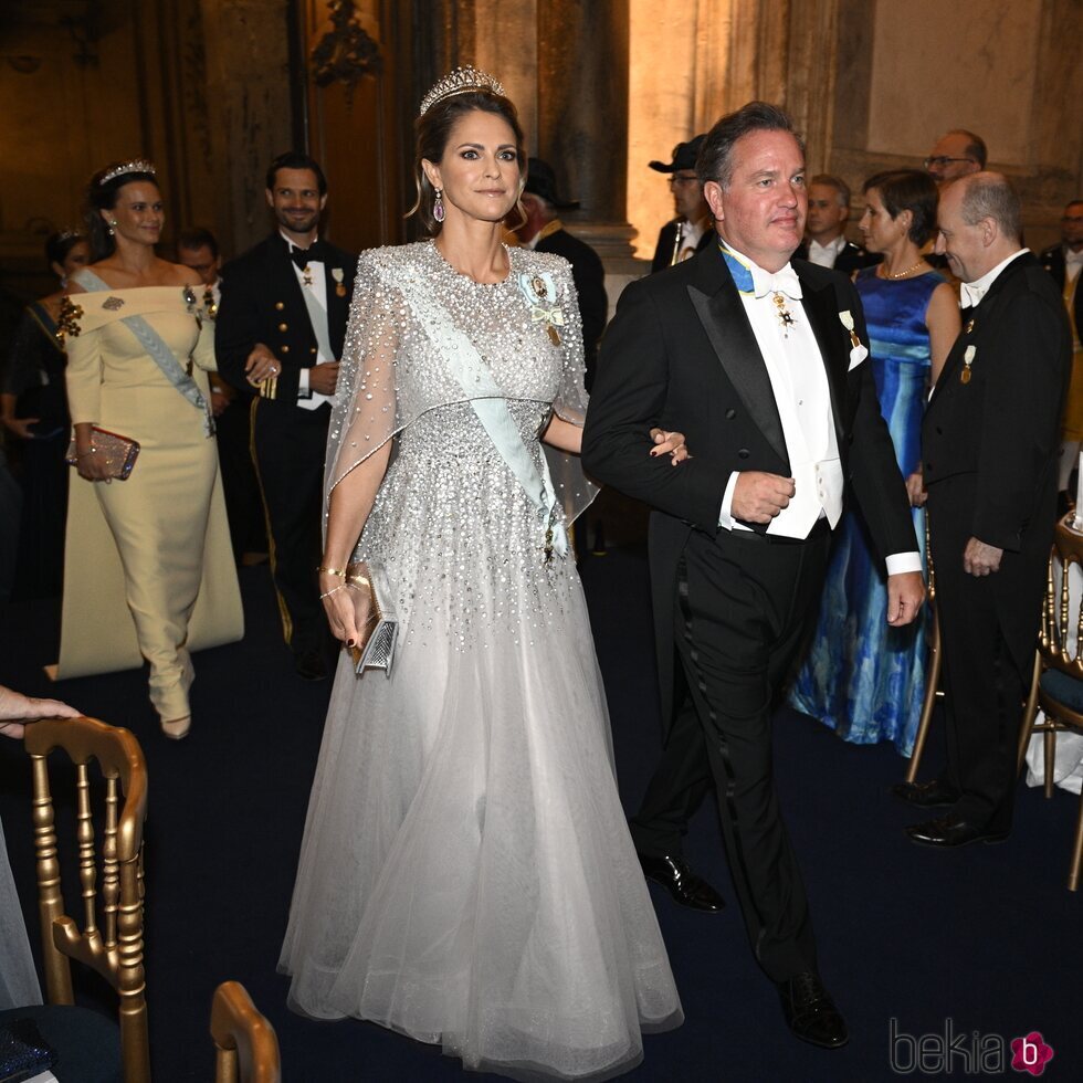 Magdalena de Suecia y Chris O'Neill y Carlos Felipe y Sofia de Suecia en la cena por el Jubileo de Carlos Gustavo de Suecia