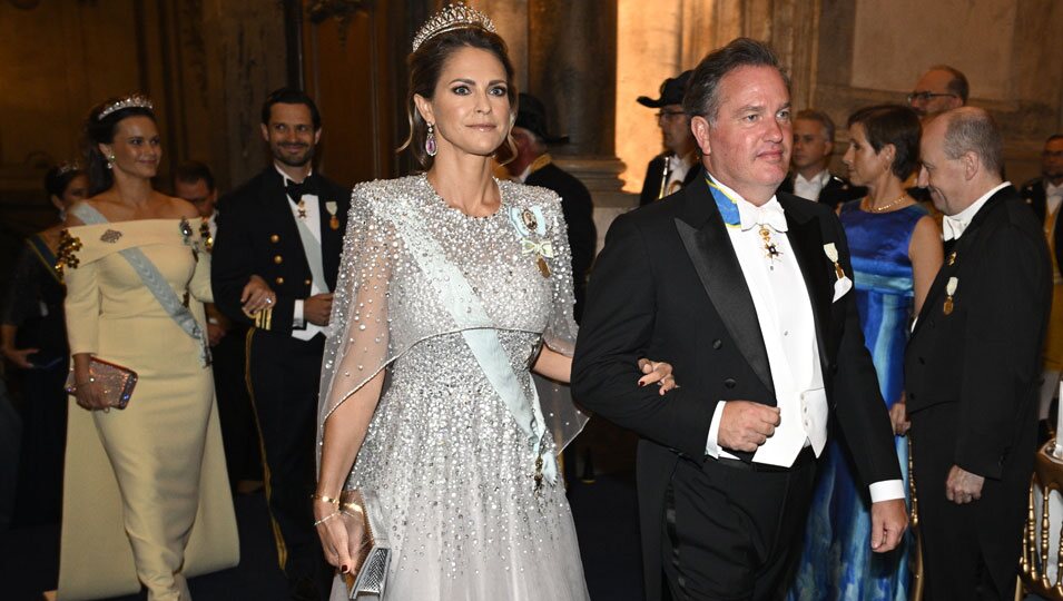 Magdalena de Suecia y Chris O'Neill y Carlos Felipe y Sofia de Suecia en la cena por el Jubileo de Carlos Gustavo de Suecia