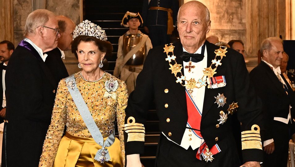 Silvia de Suecia con la Tiara Braganza y Harald de Noruega en la cena por el Jubileo de Carlos Gustavo de Suecia