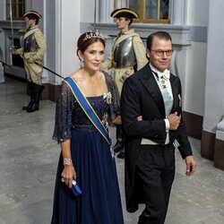 Mary de Dinamarca con su tiara personal y Daniel de Suecia en la cena por el Jubileo de Carlos Gustavo de Suecia