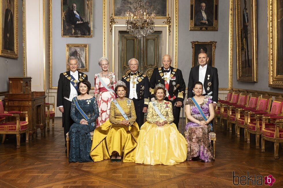 Los Reyes de Suecia, la Reina de Dinamarca, los Reyes de Noruega y los Presidentes de Islandia y Finlandia con sus mujeres en el Jubileo del Rey de Suecia