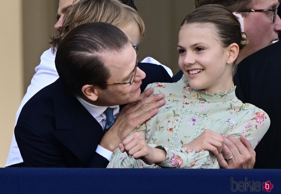 Daniel de Suecia y su hija Estelle de Suecia en el concierto por el Jubileo de Carlos Gustavo de Suecia