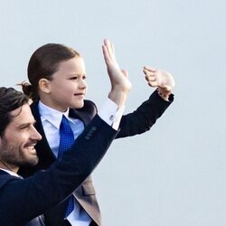 Carlos Felipe de Suecia y su hijo Alexander de Suecia en el concierto por el Jubileo de Carlos Gustavo de Suecia