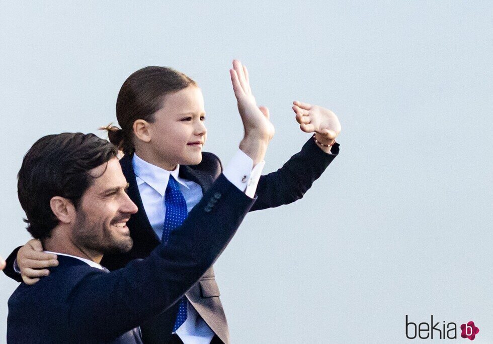 Carlos Felipe de Suecia y su hijo Alexander de Suecia en el concierto por el Jubileo de Carlos Gustavo de Suecia