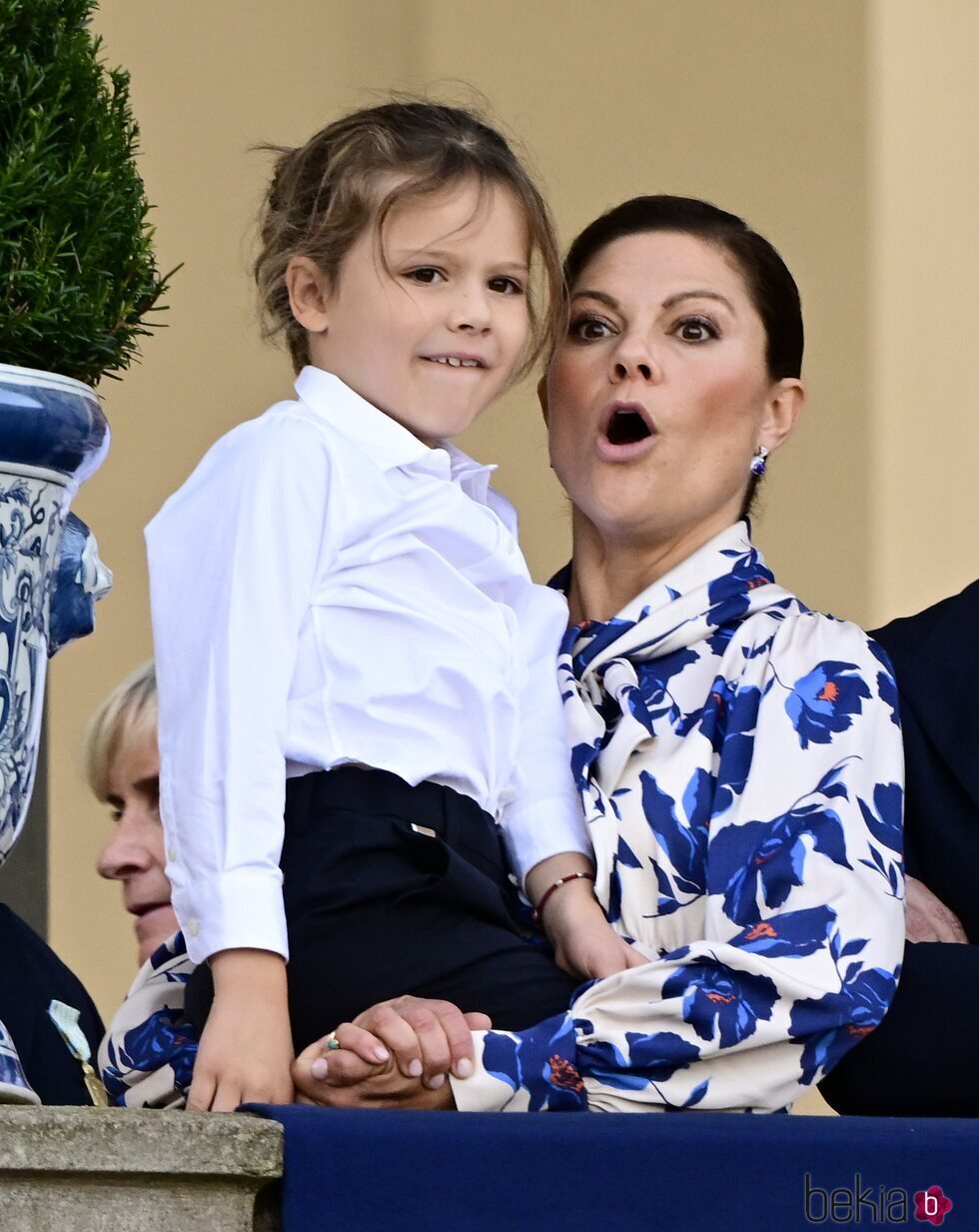 Victoria de Suecia y Alexander de Suecia en el Jubileo de Carlos Gustavo de Suecia