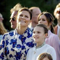 Victoria de Suecia y sus hijos Estelle y Oscar de Suecia en el concierto por el Jubileo de Carlos Gustavo de Suecia