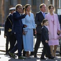 Carlos Felipe y Sofia de Suecia y sus hijos Alexander y Gabriel y Magdalena de Suecia y Chris O'Neill en el Jubileo de Carlos Gustavo de Suecia