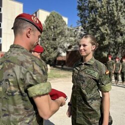 La Princesa Leonor al recibir la boina grancé en la Academia General Militar