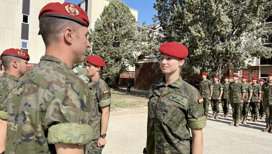 La Princesa Leonor al haber recibido la boina grancé en la Academia General Militar de Zaragoza