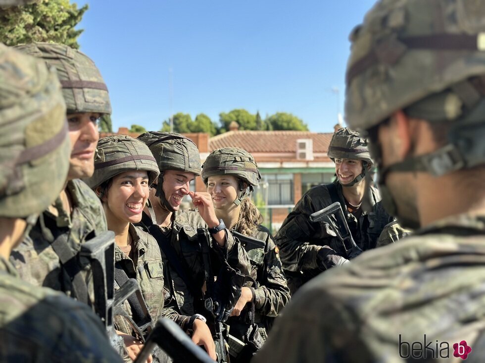 La Princesa Leonor con sus compañeros en sus maniobras militares