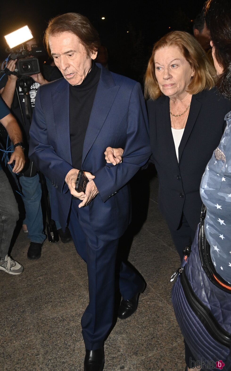 Raphael y Natalia Figueroa en el funeral de María Teresa Campos