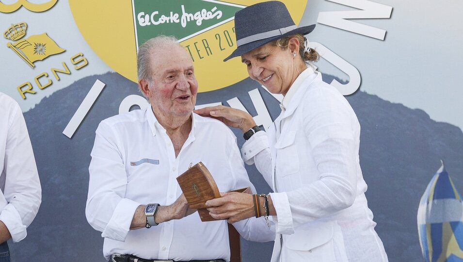 El Rey Juan Carlos y la Infanta Elena, muy cómplices en Sanxenxo