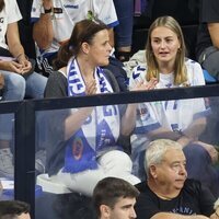 Johanna Zott y su madre en el partido de balonmano entre el Granollers y el Barça