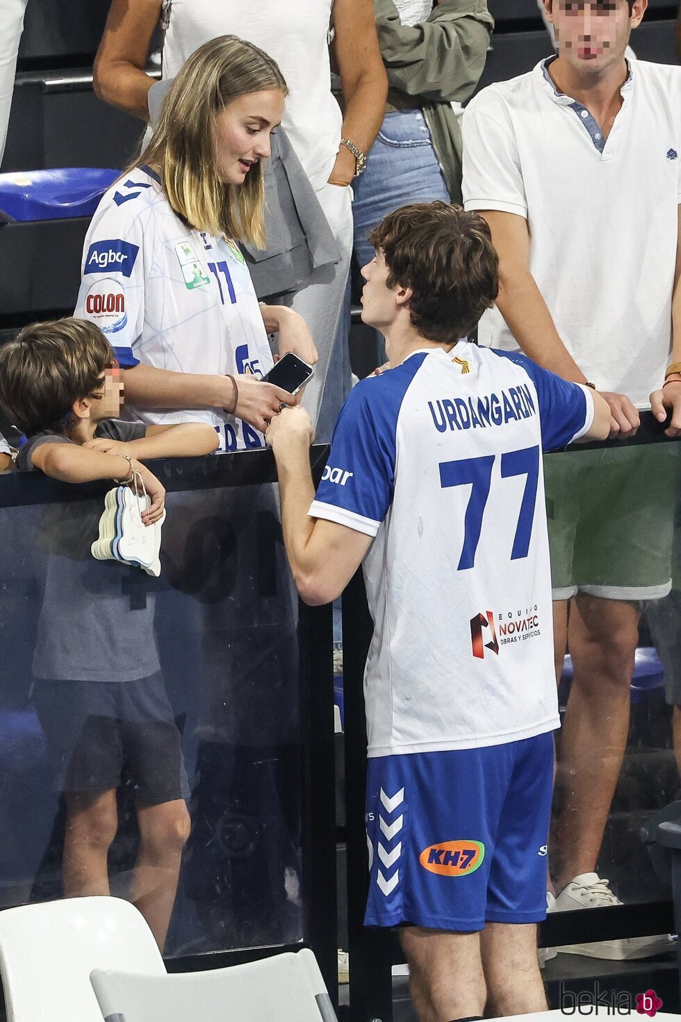 Pablo Urdangarin y Johanna Zott en el partido de balonmano entre el Granollers y el Barça