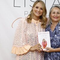 Alba Carrillo y su madre, Lucía Pariente, en la presentación de su libro 'Lista para la vida'