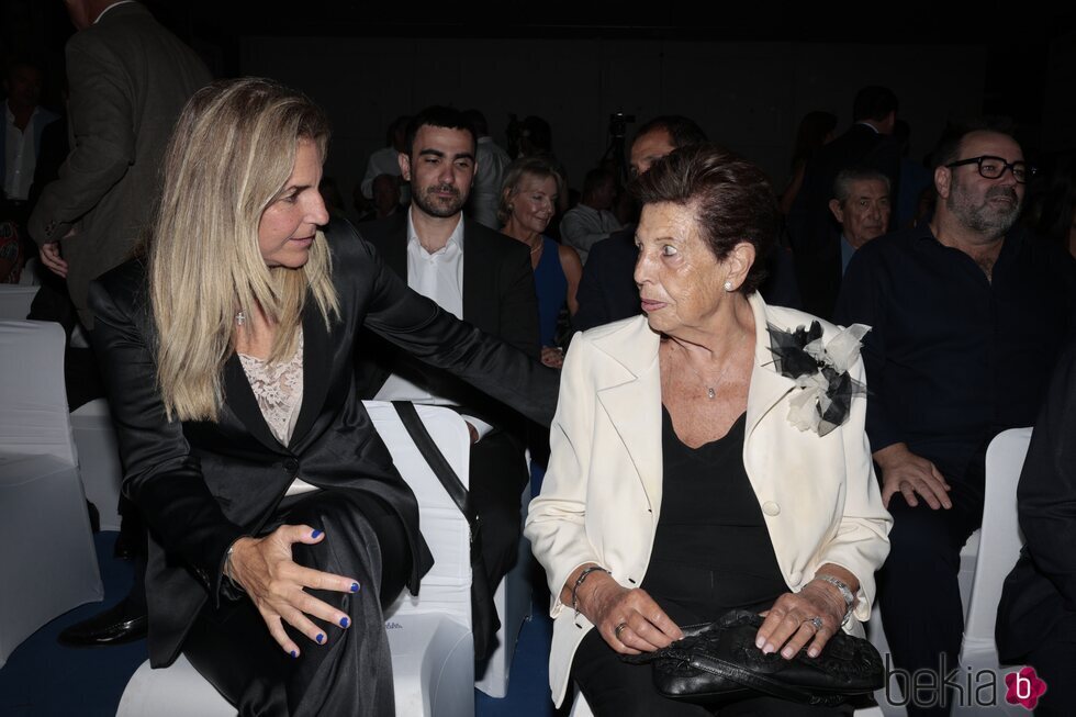 Arantxa Sánchez Vicario y su madre en la entrega del Premio María de Villota