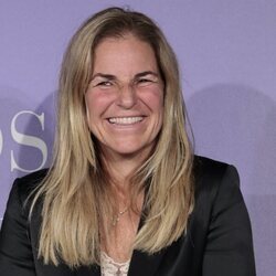 Arantxa Sánchez Vicario, feliz en la recogida del Premio María de Villota