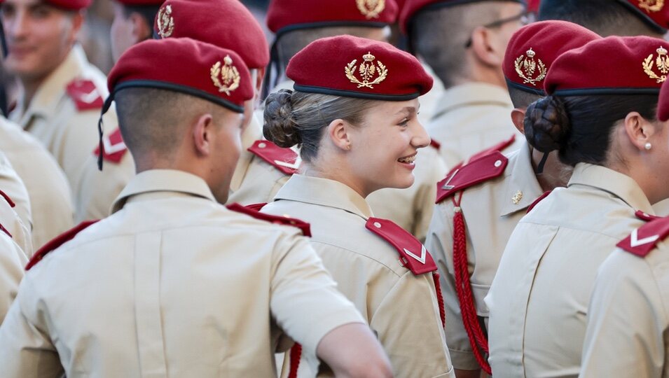 La Princesa Leonor, muy sonriente en su presentación a la Virgen del Pilar como dama cadete