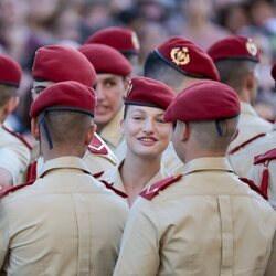 La Princesa Leonor, muy sonriente con sus compañeros en su presentación a la Virgen del Pilar como dama cadete