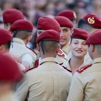 La Princesa Leonor, muy sonriente con sus compañeros en su presentación a la Virgen del Pilar como dama cadete