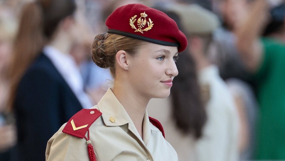 La Princesa Leonor en su presentación a la Virgen del Pilar como dama cadete