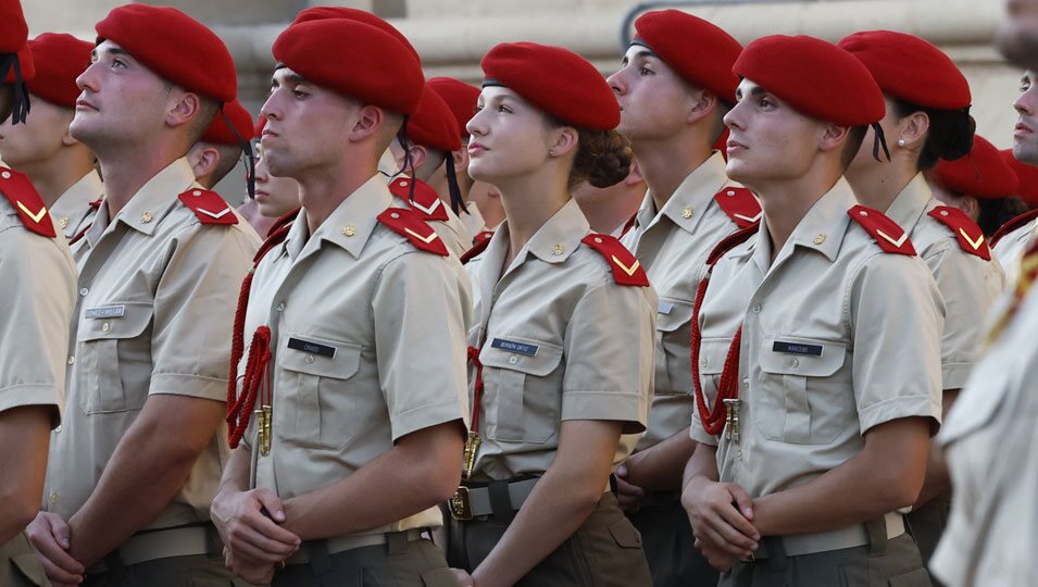 La Princesa Leonor con sus compañeros de la Academia General Militar en su presentación a la Virgen del Pilar en Zaragoza