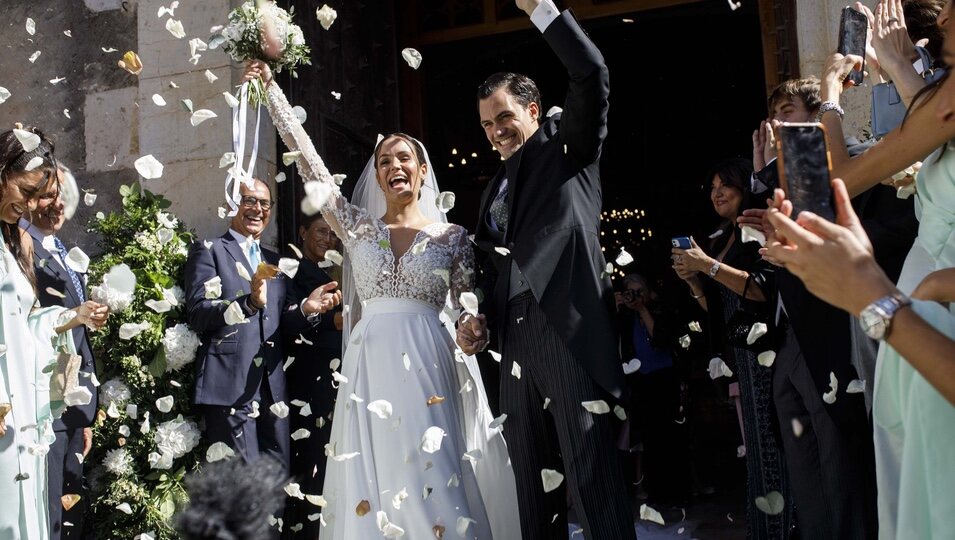 Carolina Monje y Álex Lopera en su boda