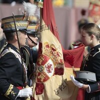 La Princesa Leonor besa la Bandera de España en su Jura de Bandera